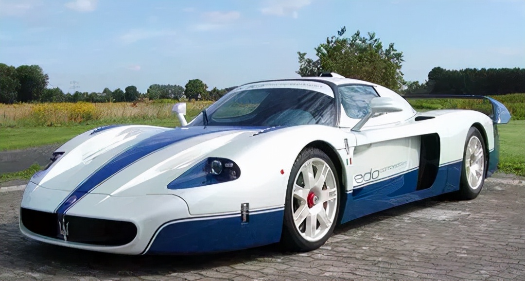 超级跑车“MC12”，号称“法拉利恩佐”的双生海神版车型