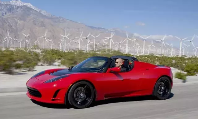 特斯拉真上天了！Tesla Roadster成第一辆“太空跑车”！