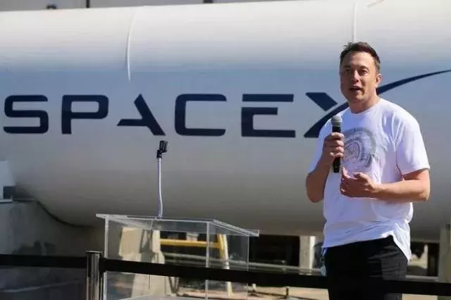 特斯拉真上天了！Tesla Roadster成第一辆“太空跑车”！
