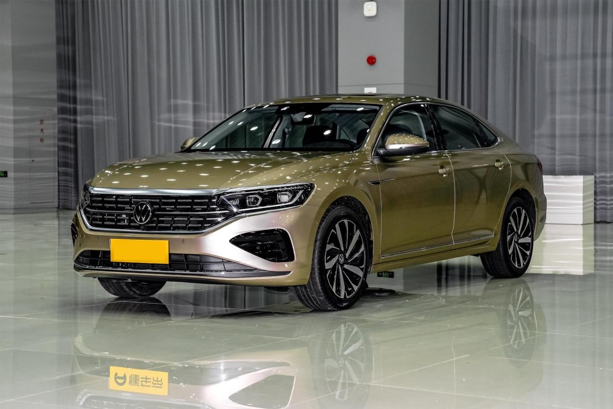为年轻人打造的B级车，17.99万起，可家用可商务，实拍全新帕萨特
