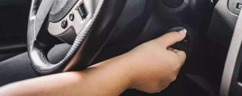 汽车电瓶没电打不着车了,怎么办？没电打不着火的临时办法