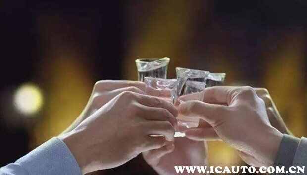 二两白酒多久能开车，喝二两白酒多久后才能开车