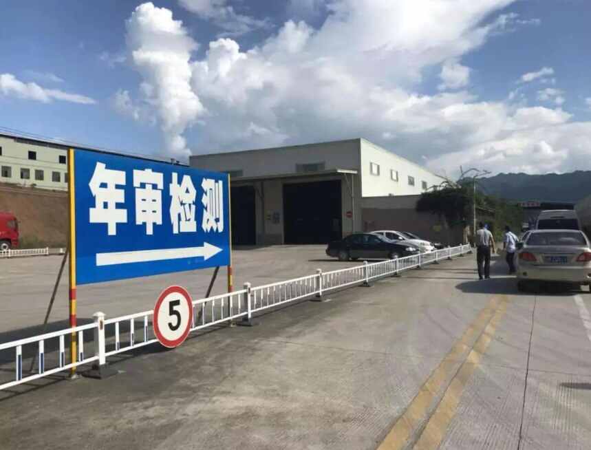 交警队上班时间：交警队几点上班、下班