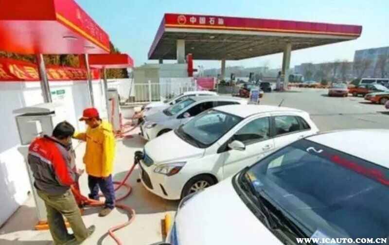 油箱加满好还是不加满好？油箱加太满有什么危害