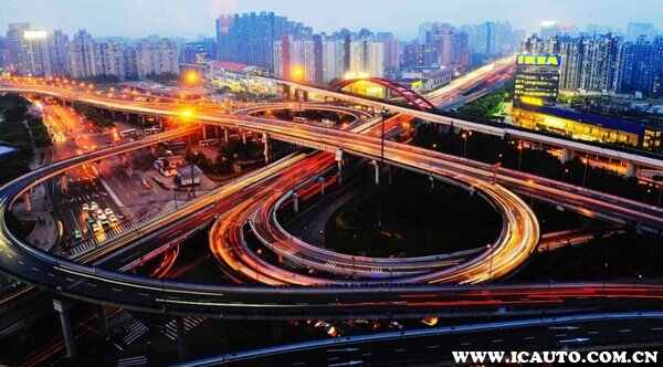 2022高速公路收费标准，高速费一公里多少钱
