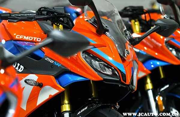 春风250SR赛道版落地多少钱？春风250SR赛道版能上路吗