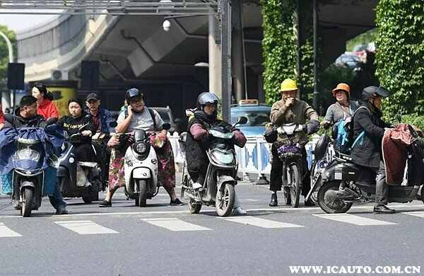 2022电动车上牌照多少钱？电摩怎么上牌照