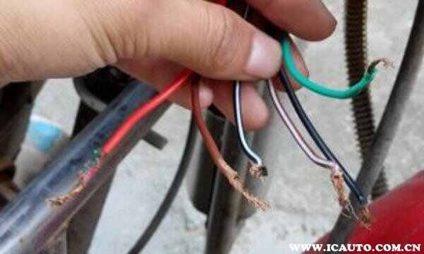 摩托车钥匙掉了怎么接线打火？摩托车没钥匙最简单启动方法