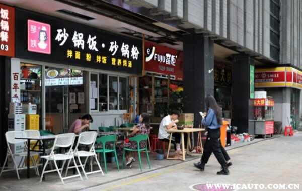 法律上商铺门前使用权是几米？商户不让在门前停车怎么投诉