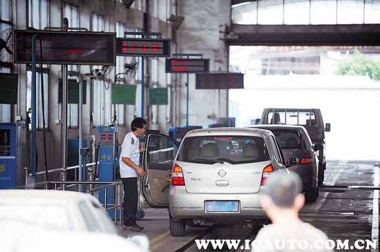 车辆脱审三年自动销户，车辆脱审多久会被注销