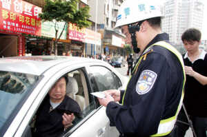 对方不过户我能注销吗？买车人不过户报警注销吗？