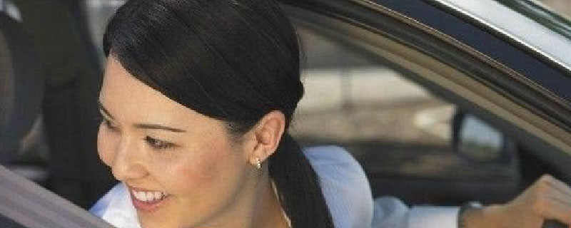 倒车方向盘怎么打，倒车方向盘打法图解