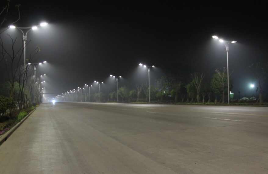 高速夜间行车开什么灯光
