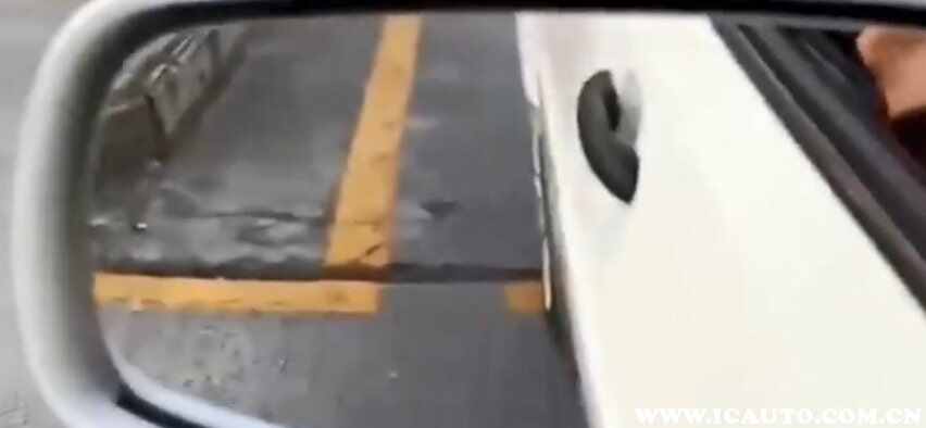 倒车出库什么时候打方向盘，出库时何时打方向图解