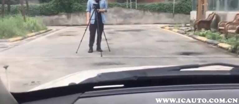 倒车出库什么时候打方向盘，出库时何时打方向图解