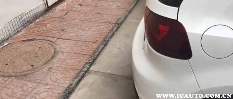 开车出库技巧，两侧都有车出库技巧图