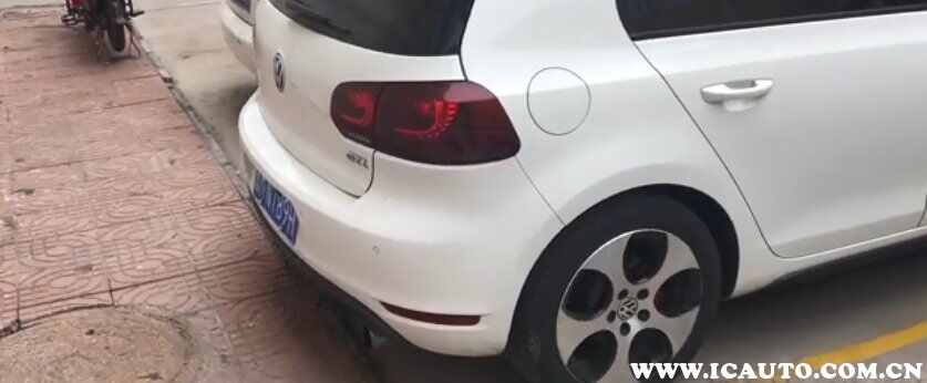开车出库技巧，两侧都有车出库技巧图