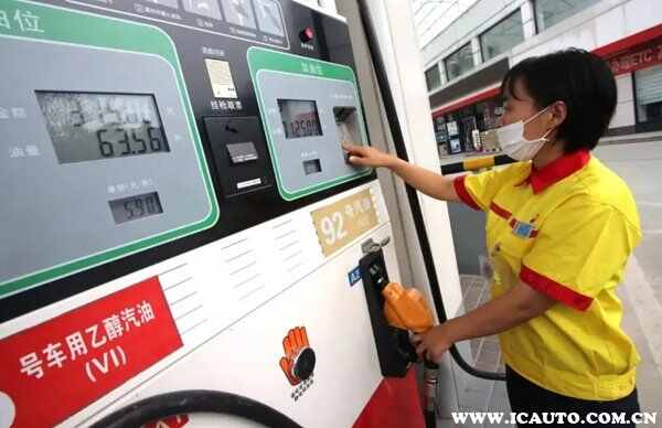 新手汽车第一次加油顺序，加油流程没你想象那么难