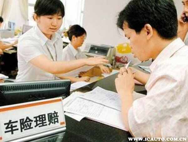 车被别人刮了怎么走保险？车子刮了走保险划算吗