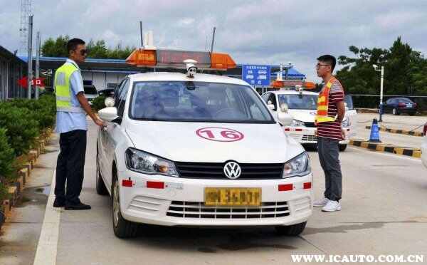一般陪练多久才敢上路？陪驾练车多少钱一天