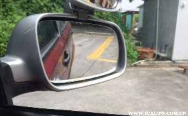 只有3m路宽怎么倒车入库？右边靠墙很近倒车图解