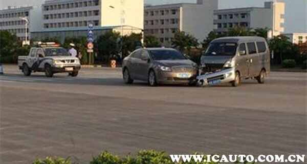 在十字路口发生交通事故责任划分？十字路口定责七三吗
