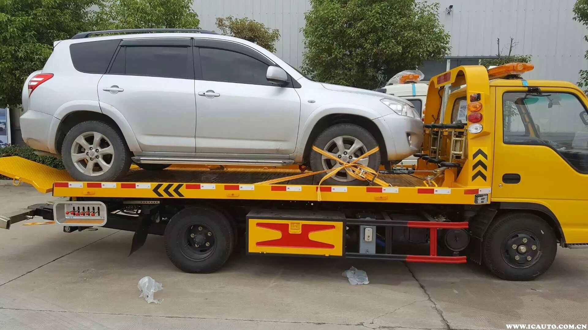 拖车收费价格表，交警把车拖走了拖车费850