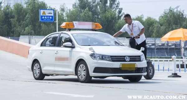 c1教练工资一般多少钱一个月？c1教练证去哪里报名