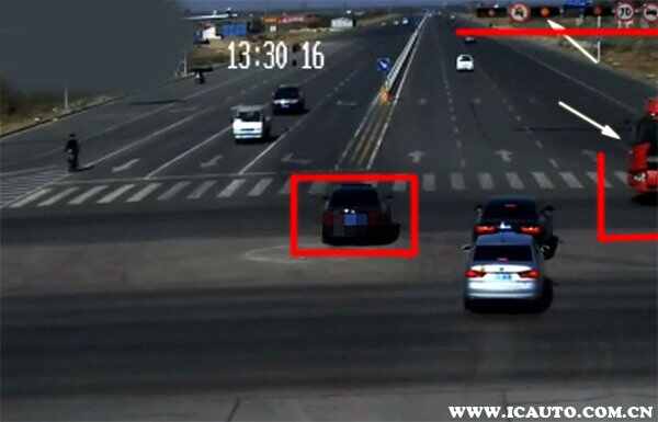 黄灯亮了闯过路口算不算违章？已经黄灯了冲过去会扣分吗