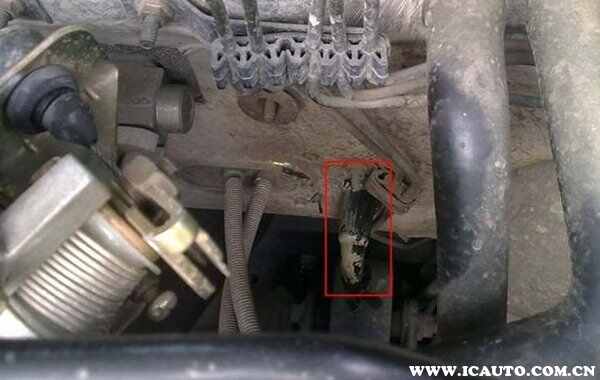 汽车空调排水管堵塞怎么办？空调排水管堵塞图解