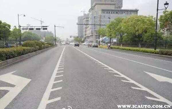 锯齿道路标线是什么意思？实线两边有锯齿线