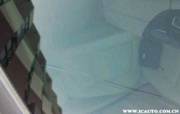 汽车挡风玻璃刮花了怎么修复？汽车玻璃修复多少钱一次