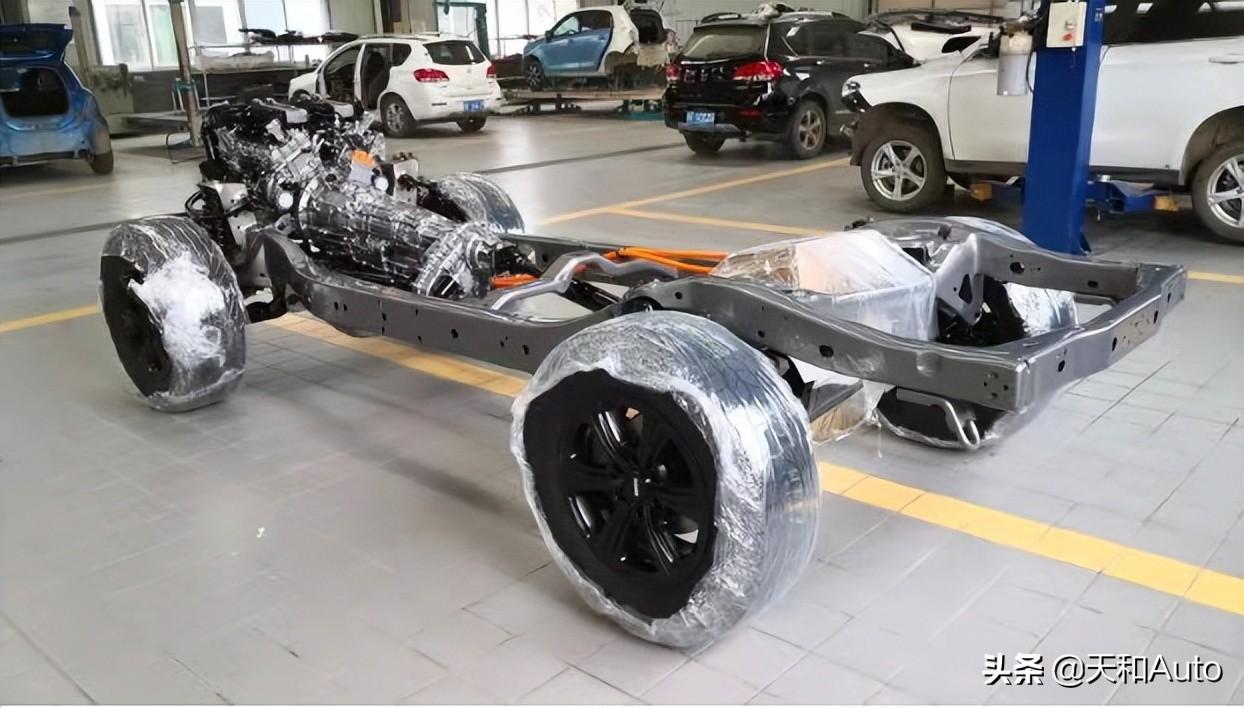 实锤：BJ60将搭载插电增程系统，全新“积木平台”可挑落坦克500