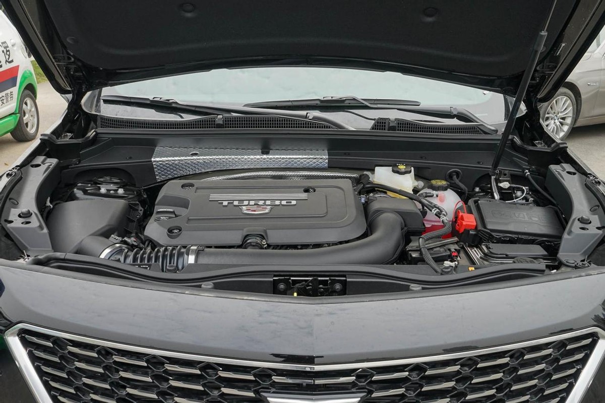 豪华入门级SUV，2.0T爆发237匹，价格便宜用料足，XT4值得一看