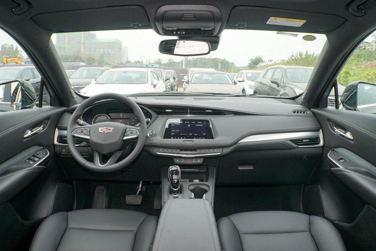 豪华入门级SUV，2.0T爆发237匹，价格便宜用料足，XT4值得一看