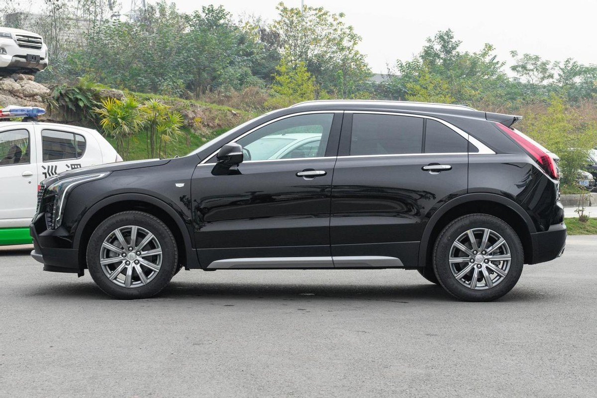 豪华入门级SUV，2.0T爆发237匹，价格便宜用料足，XT4值得一看