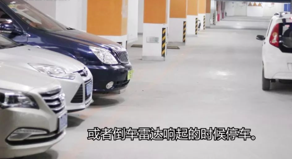 学会一把倒车入库技巧，垂直车位左侧入库