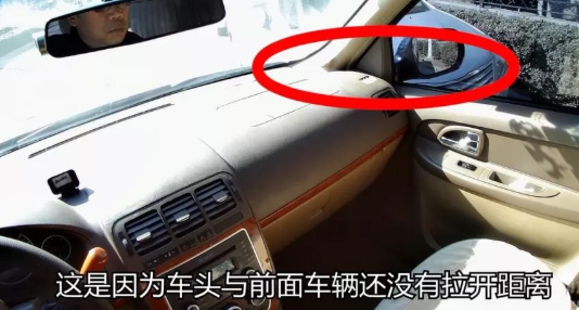 窄路掉头技巧：前后车距判断要点，避免刮蹭的实用技巧