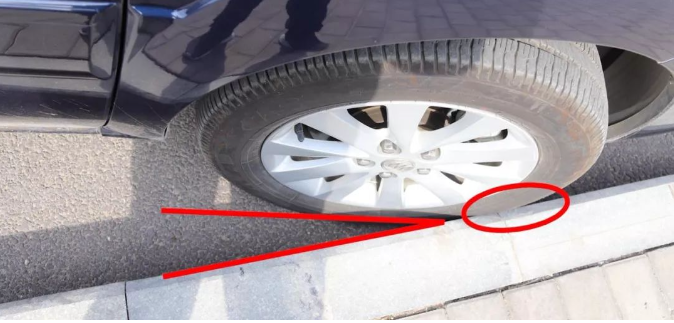 学会如何安全通过马路牙子，预防爆胎