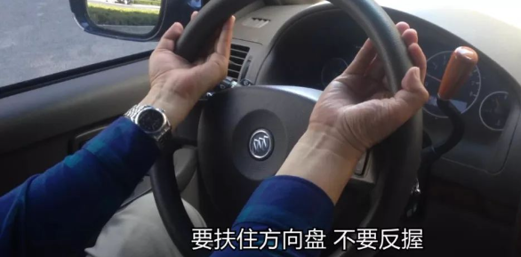 实用打方向盘技巧和注意事项：轻松掌握驾驶技巧