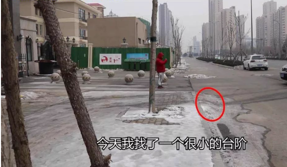 冰雪路上坡的驾驶技巧：前驱和后驱的区别及实验研究
