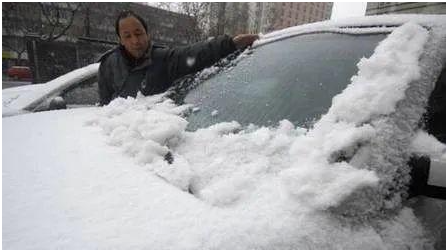 在下雪天停放车辆时，是否需要给车盖上？